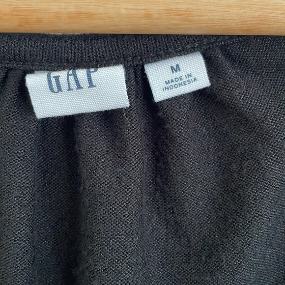 GAP Softspun Black Cropped Button Down Tank - Picture 2 of 4